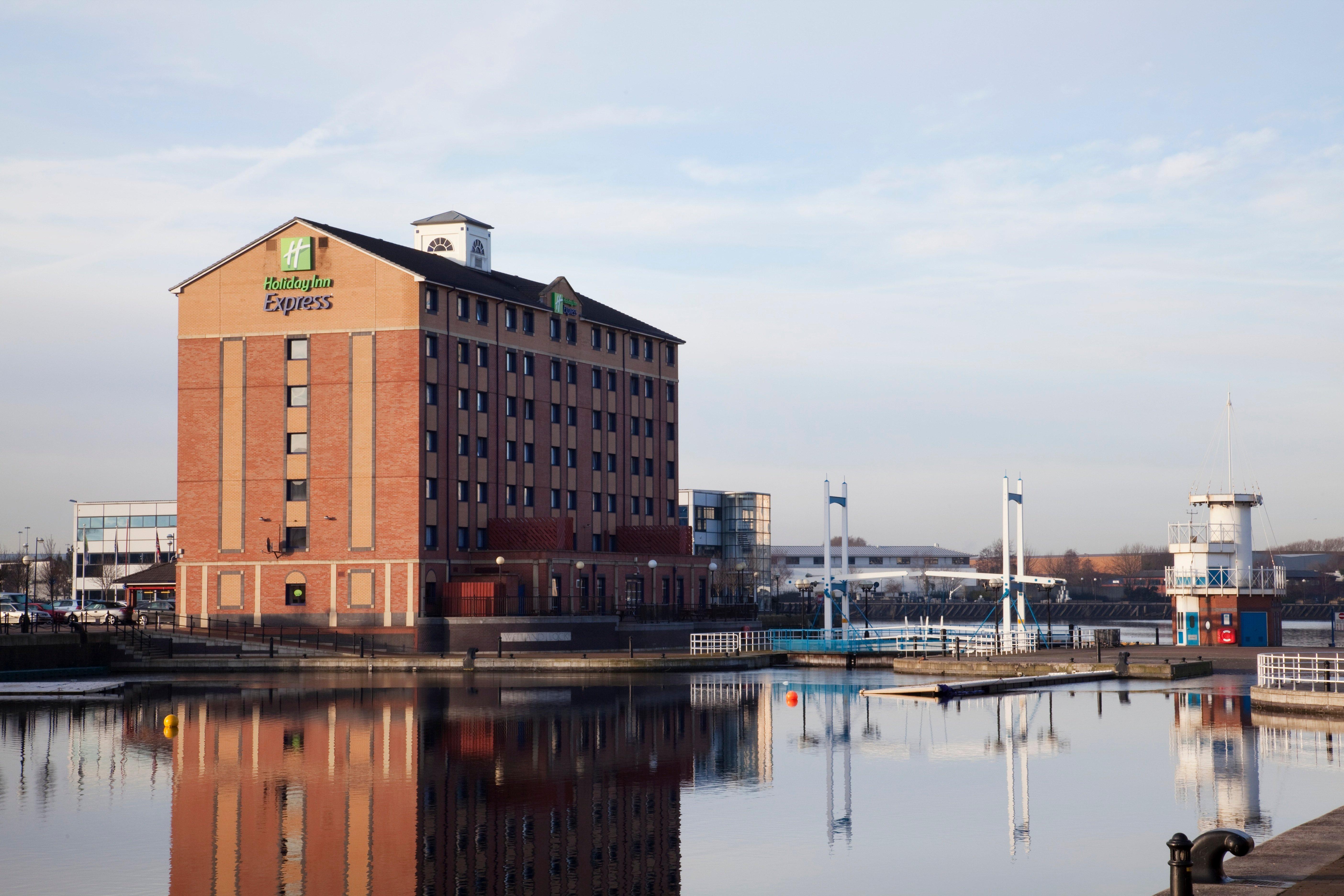 Holiday Inn Express Manchester - Salford Quays, An Ihg Hotel Exterior photo